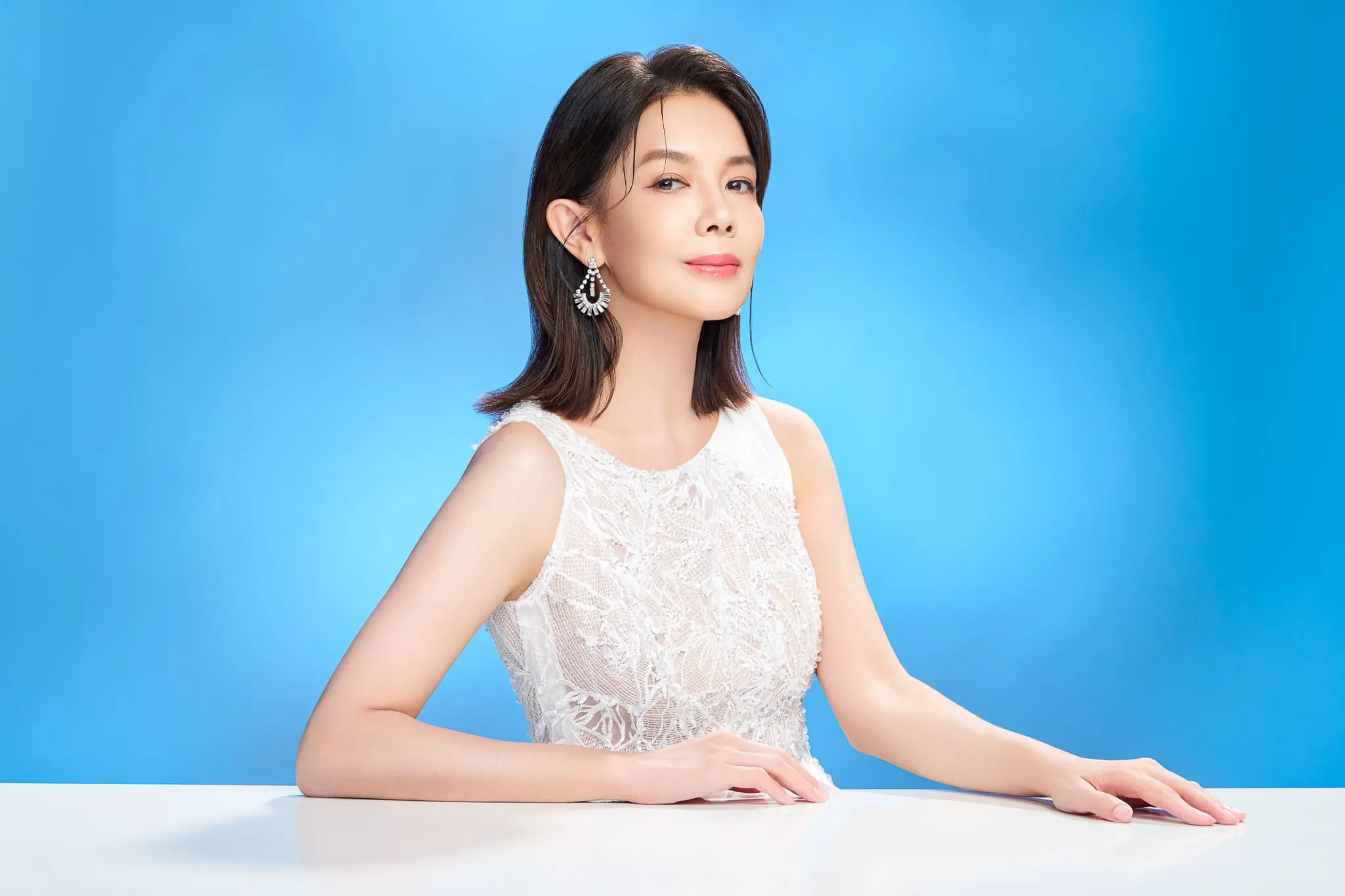 【媒體報導】林美貞恢單狀態回春！大方認「動刀除眼袋手術」　醫生爆：不少明星求診